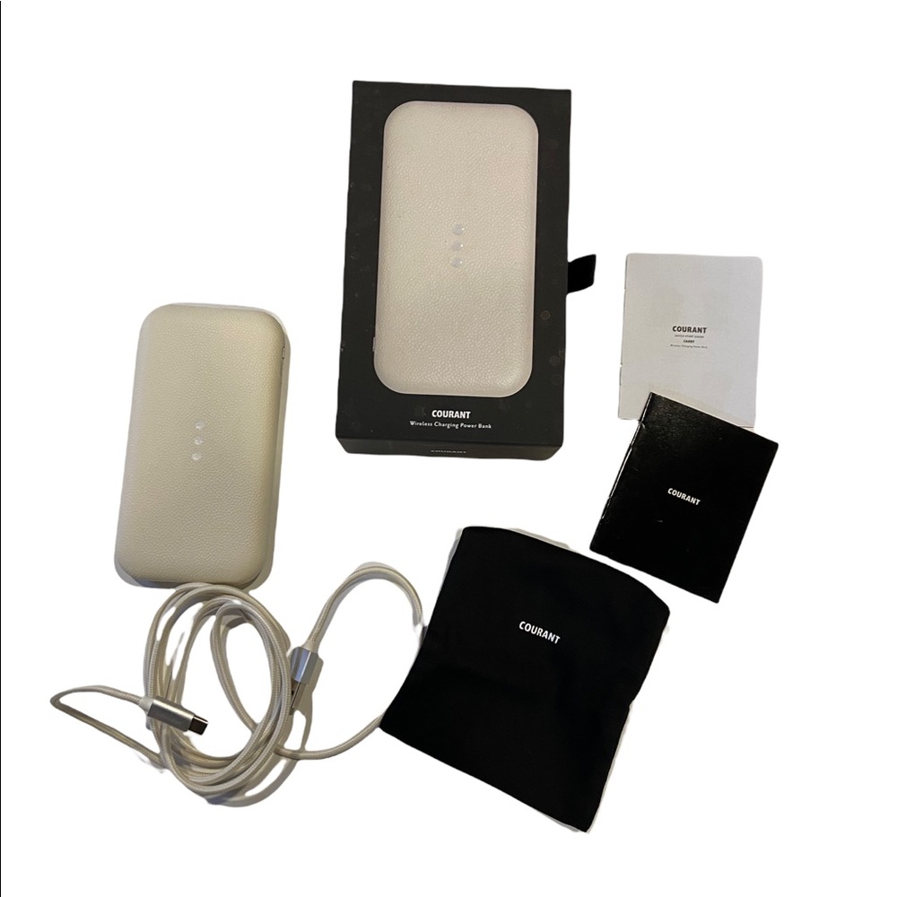 New in Box Courant Carry Wireless Charging Bank for Phones